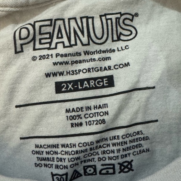 Peanuts Charlie Brown Play Baseball Unisex Silver Gray T-shirt. Size 2XL - Picture 2 of 3